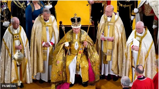 Umwami Charles yarahiye mu iyimikwa rye muri Westminster Abbey