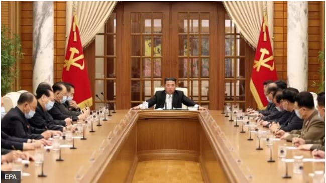 Koreya ya Ruguru: Perezida Kim Jong-un yatangaje akaga ku gihugu kubera Covid