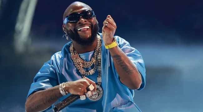 Umusore wari umaze iminsi 8 yose anyonga igare ajya gusura Davido ntiyahiriwe n'urugendo