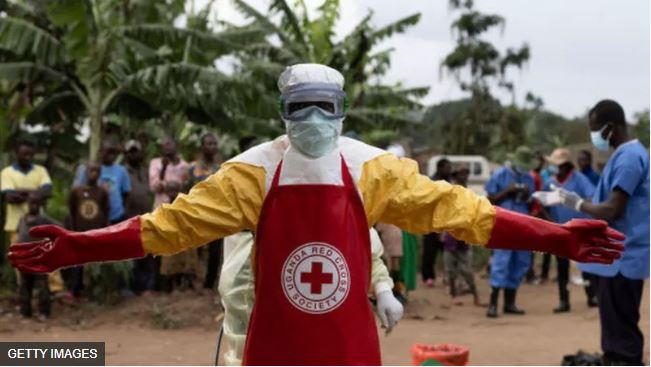 Umuryango wose urimo abana 6 muri Uganda wanduye Ebola