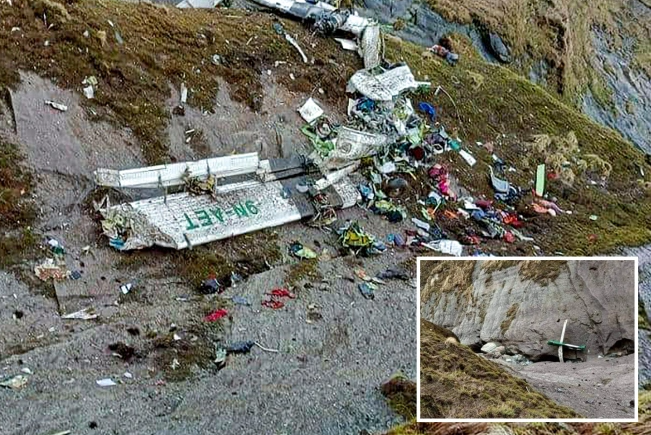 Nepal: Indege yari itwaye abagenzi 20 yakoreye impanuka ku musozi [AMAFOTO]