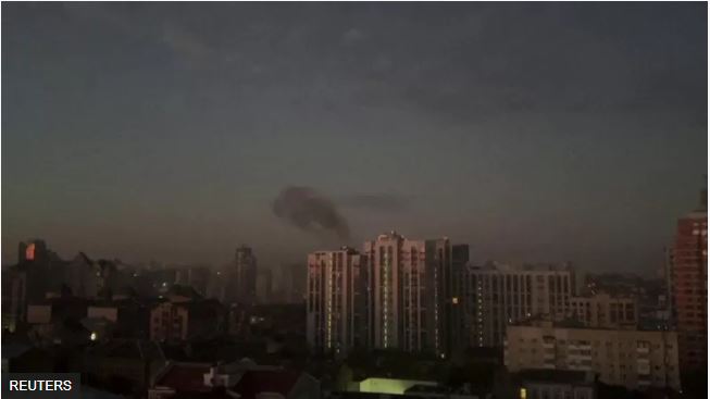 Abategetsi muri ukraine bavuze ko Kyiv yagabweho ibitero bya drone z'ubwiyahuzi