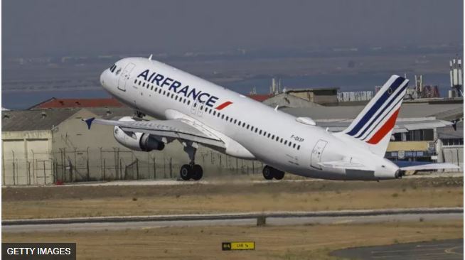 Abapilote babiri ba Air France barwaniye mu ndege bibaviramo guhagarikwa
