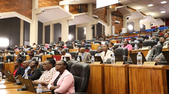 Abadepite batumije ba Minisitiri 4 n'Umunyamabanga wa Leta ngo batange ibisobanuro