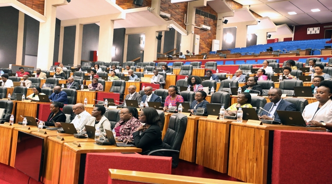 Abadepite bagiye guhata ibibazo Minisitiri w'Ibikorwaremezo ku bijyanye n'ibyangombwa byo kubaka