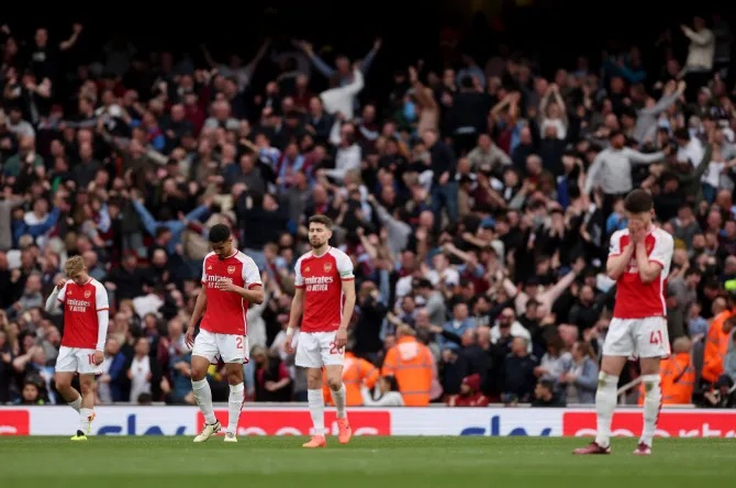Arsenal na Liverpool zatsinzwe zisigira umwanya wa mbere Man City