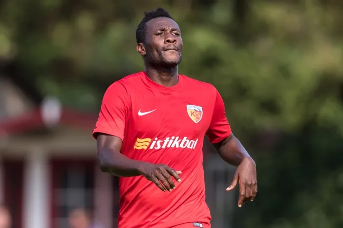 Urukiko rwaciye indezo ihambaye Asamoah Gyan wari wihakanye abana be