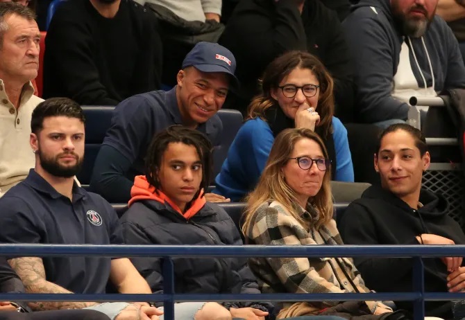 Kylian Mbappe mu nzira yo kwirukana nyina ku kazi yamuhaye
