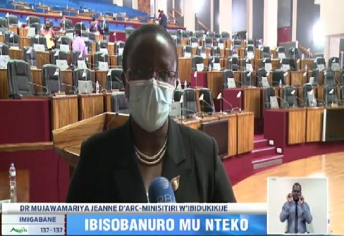 Mujawamariya Jeanne D'Arc abona ko abataragezwaho ibikorwaremezo n'abatishoboye badakwiye kwishyura imisoro y'ubutaka