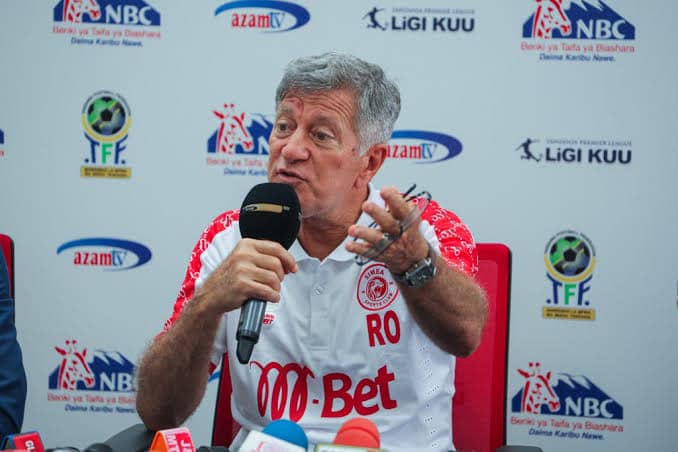 Simba SC yirukanye umutoza Robertinho uheruka kwandagazwa na Yanga SC