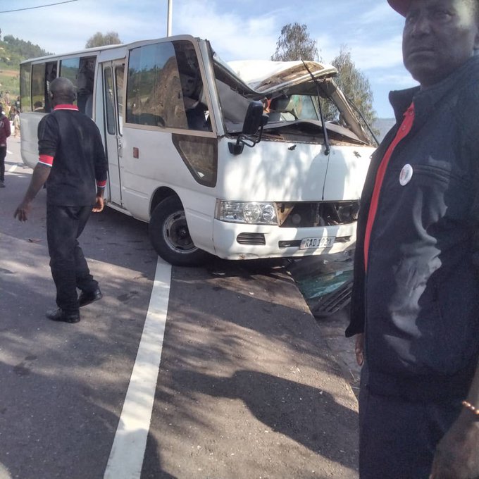 Gicumbi:Coaster yari itwaye abantu bagiye mu nama i Musanze yakoze Impanuka