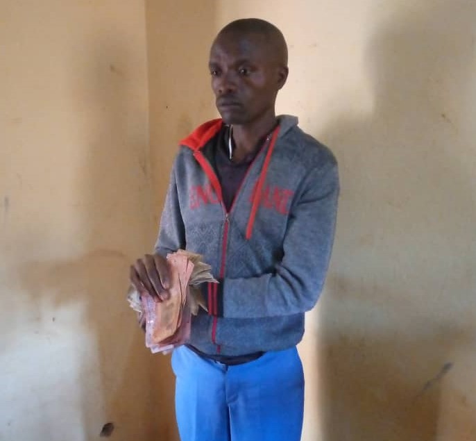 Kirehe: Umugabo yatawe muri yombi azira kwambura umuturage amafaranga amubeshya ko ari umucamanza
