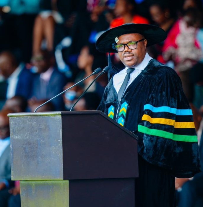 Muzirikane ko ari mwe mbaraga z'Igihugu – Minisitiri w'Intebe Dr. Nsengiyumva abwira abasoje muri Kaminuza y'u Rwanda