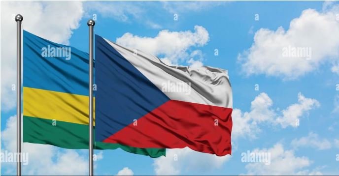 Minisitiri Nduhungirehe yaganiriye na mugenzi we wa Repubulika ya Czech