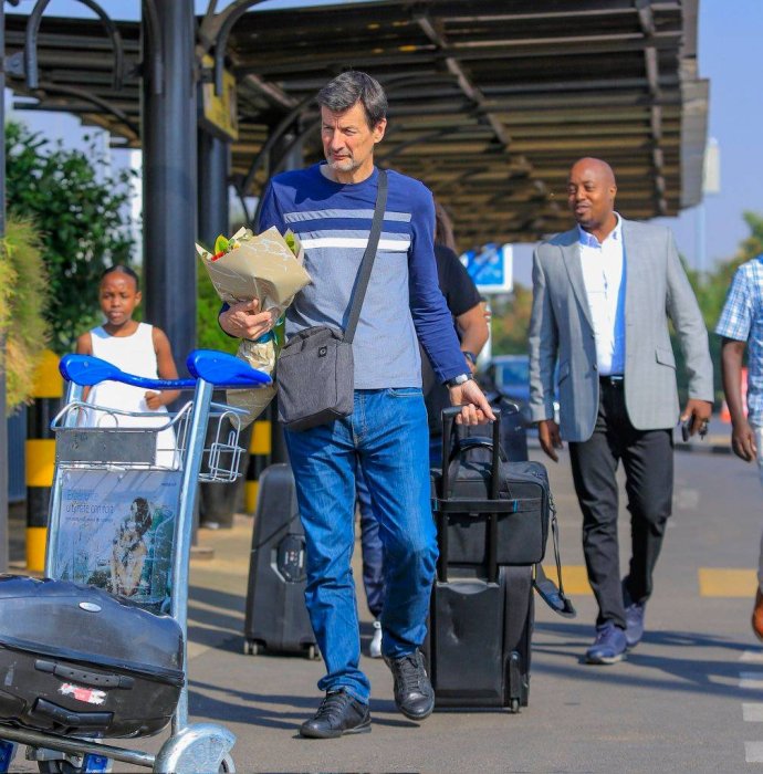 Biravugwa: APR FC ishobora kwirukana umutoza Froger nabo bakorana