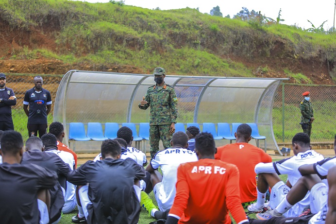 "Mutware ibikombe byose ibindi mubitubaze"- Lt Gen Mubarakh Muganga abwira APR FC