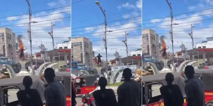 Umugabo yitwikiye mu ruhame araguruma kubera izamuka ry'ibiciro ku isoko