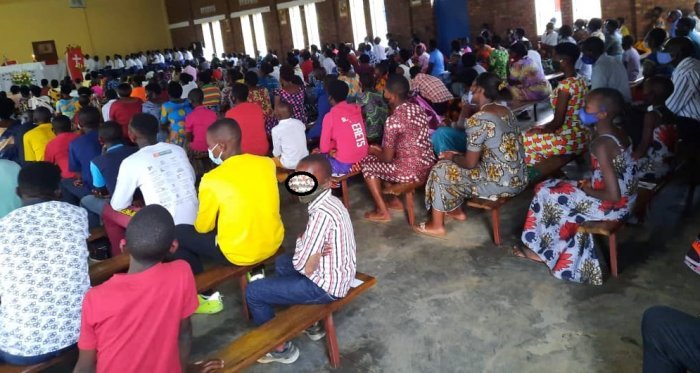 Musanze: Padiri n'abayoboke be bakuwe mu kiliziya bajyanwa muri stade kubera kwica amabwiriza yo kwirinda Covid-19