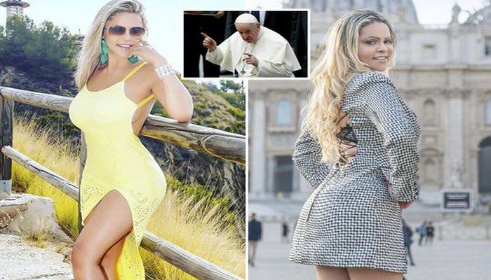 Umukobwa yafashe icyemezo gitangaje nyuma yo kwangirwa kwinjira I Vatican yambaye impenure