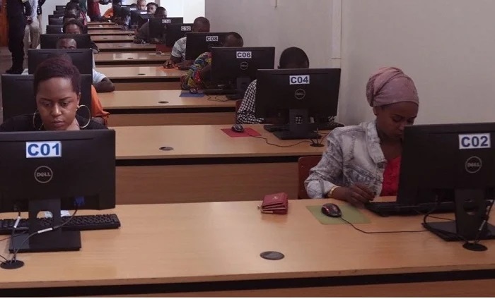 Akarere ka Gakenke kasabwe kwishyurira uwitabiriye ikizamini cy'akazi wese ibihumbi 5000FRW