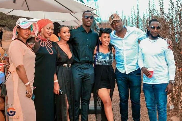 Karekezi Olivier n'abandi benshi bagaragaye mu isabukuru y'umukunzi wa Sarpong bashyizwe mu kato 