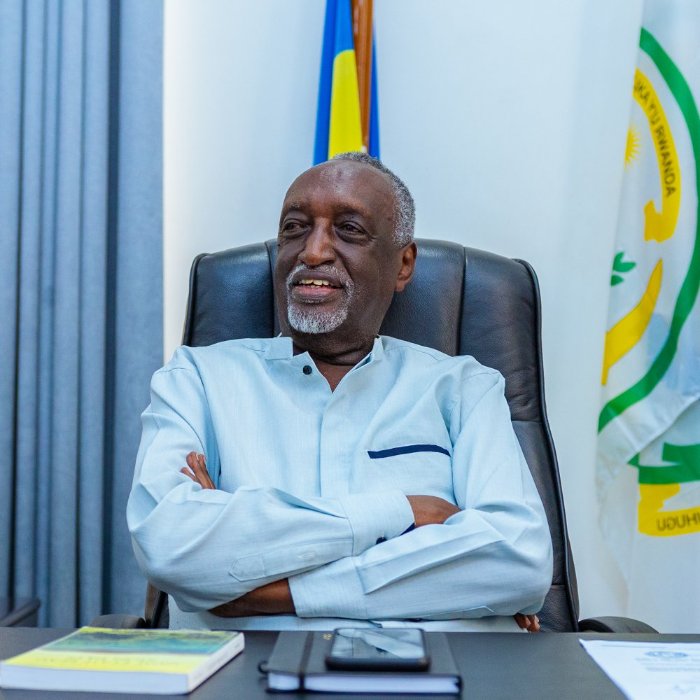 Rutaremara yavuze ko nta musirikare w'Inkotanyi wajyanywe muri CND mu modoka y'inkwi