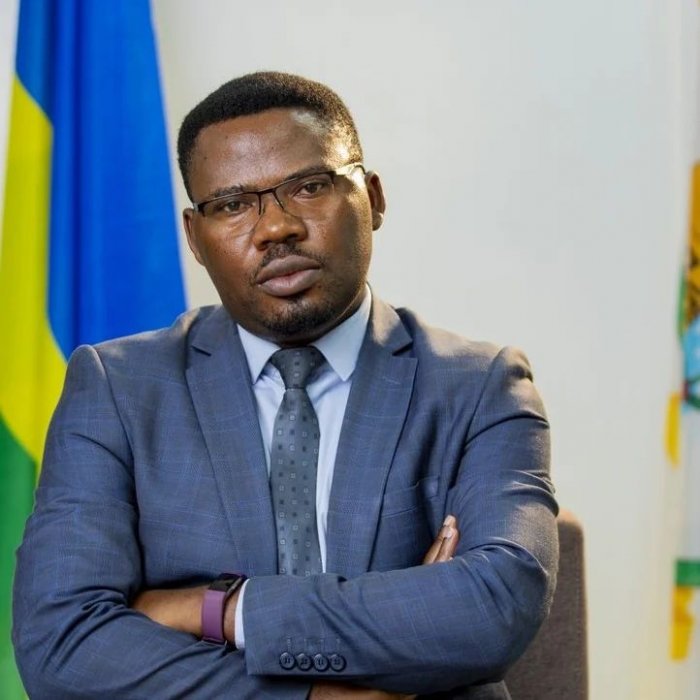 Bamporiki Edouard wari uzwi cyane muri Politiki y'u Rwanda ni muntu ki?