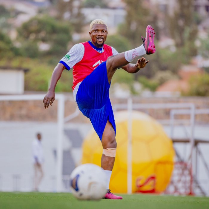Luvumbu yabwiye amagambo akomeye abasifuzi basifuye umukino wa Rayon Sports n'Amagaju
