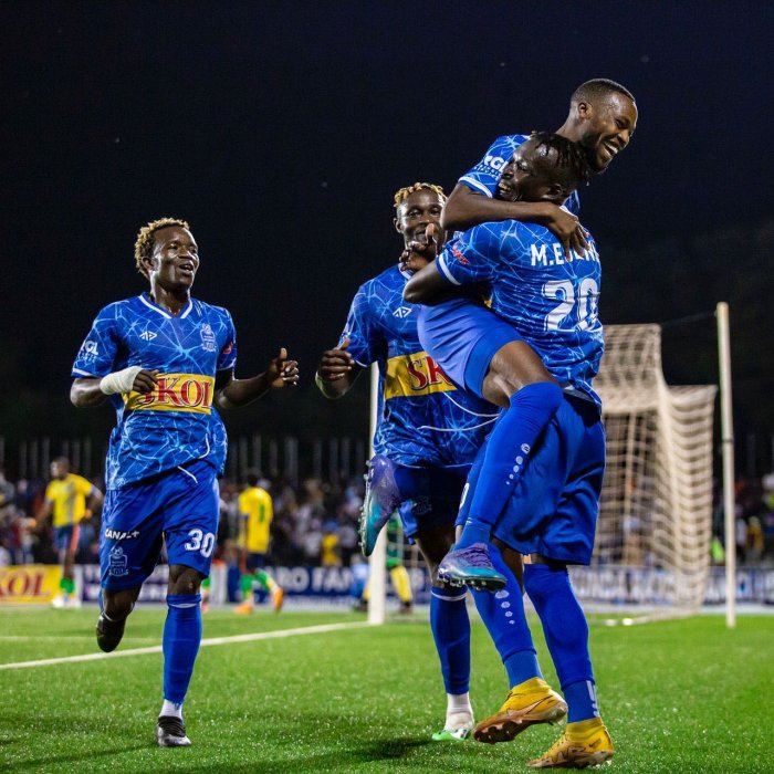 Abatoza barenga 100 barimo amazina akomeye cyane basabye Rayon Sports akazi