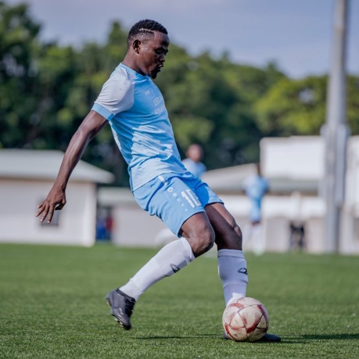 Buriya abafana ntabwo rimwe na rimwe bubaha – Hakizimana Muhajiri yahaye ubutumwa Abafana ba APR FC 