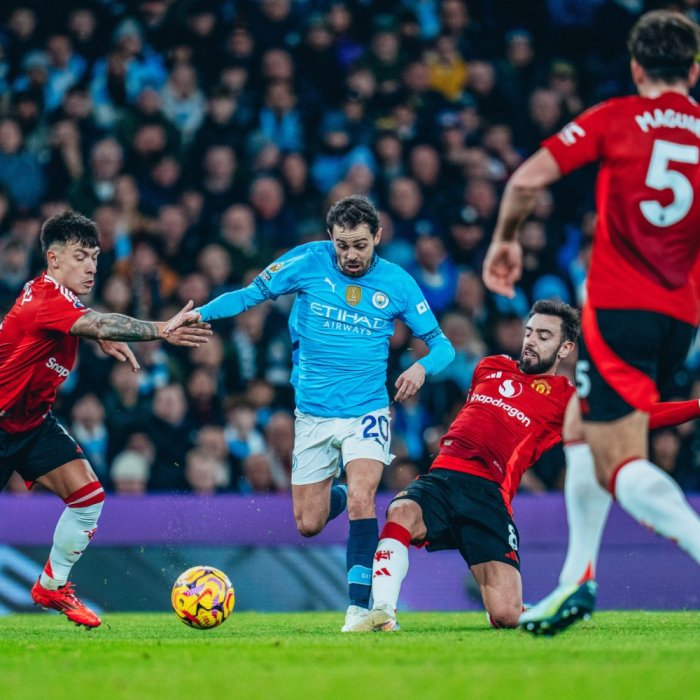 Manchester United yatsinze Manchester City ikomeza kwicuma muri Premier League