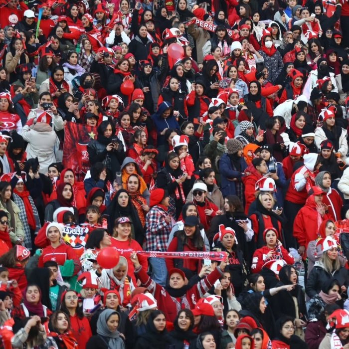FIFA yashimye Iran yemereye abagore kujya ku bibuga