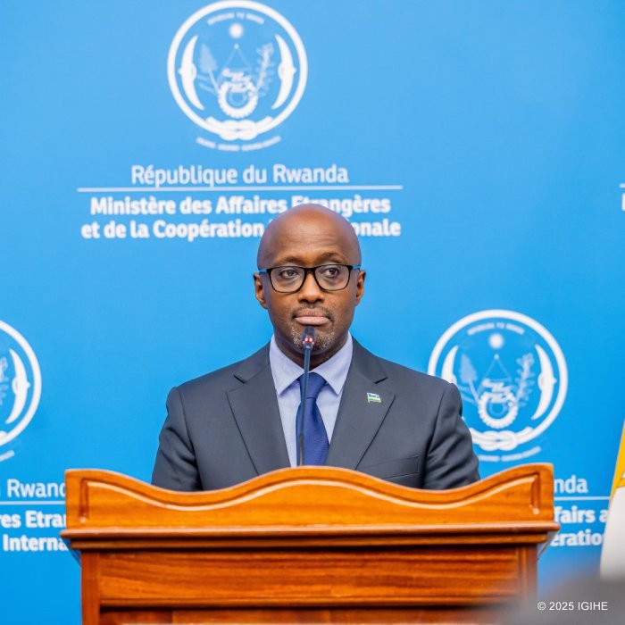 Minisitiri Nduhungirehe yanenze Amerika ikomeje kugereranya M23 na FDLR