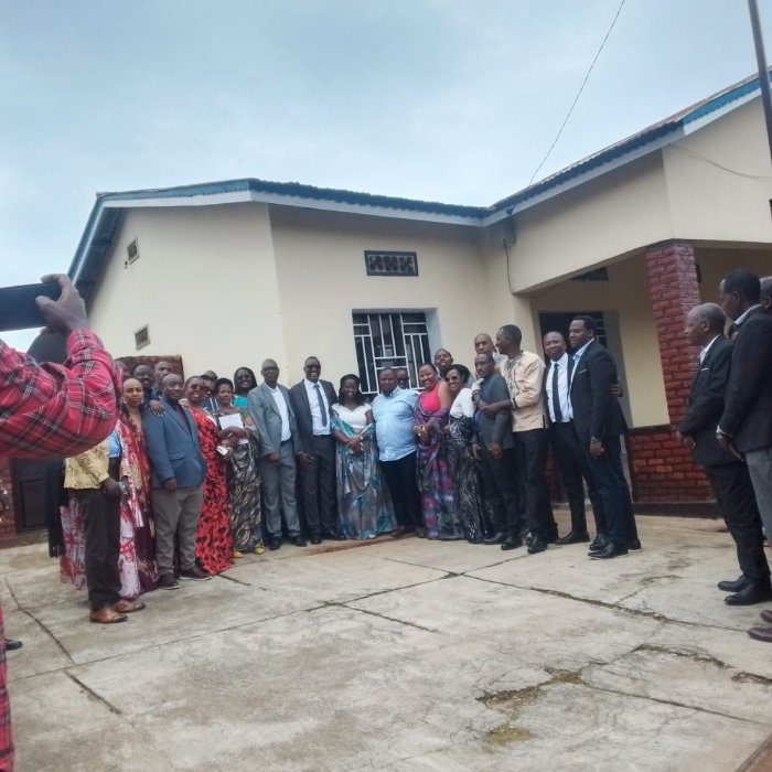 Karongi: Abanyeshuri bituye uwari umurezi wabo ushinzwe imyitwarire ku ishuri bamugurira inzu 