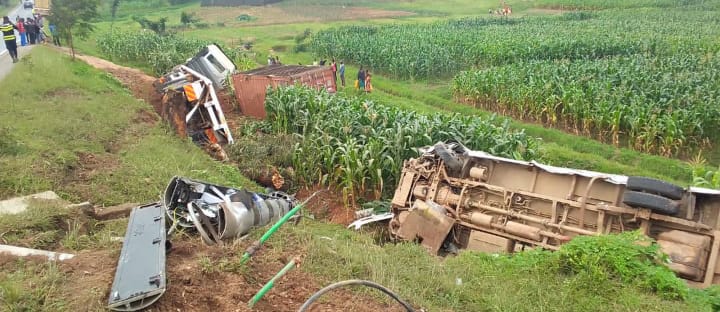 Kamonyi habereye impanuka ebyiri zikurikiranyije zaguyemo abantu batanu