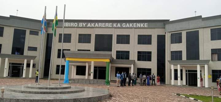 Gakenke: Yatemye mu mutwe uwo yafashe arimo kumusambanyiriza umugore
