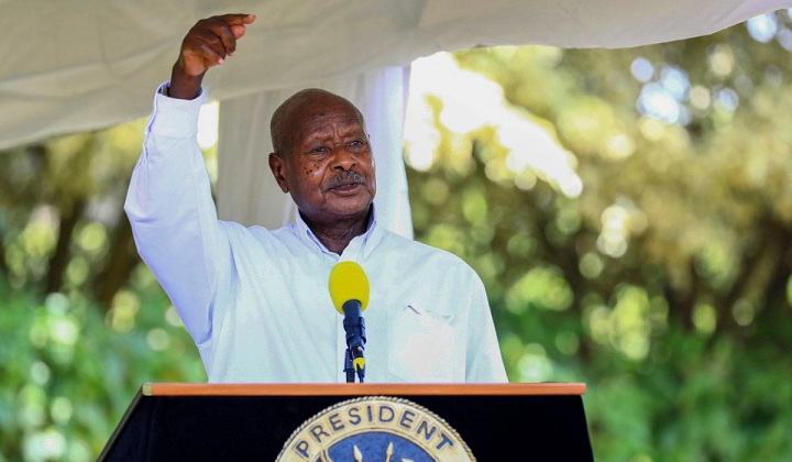 Perezida Museveni yagiriye inama RDC ku cyo yakorera M23
