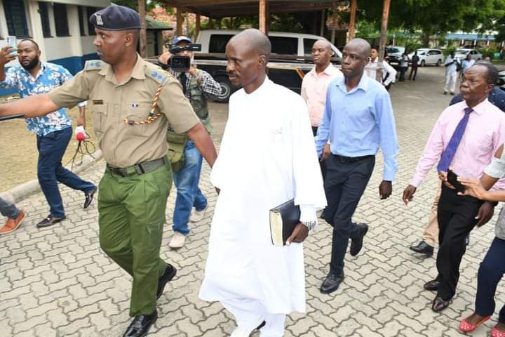 Kenya: Umupasiteri ushinjwa kugira inyigisho zituma abantu biyahura yatawe muri yombi