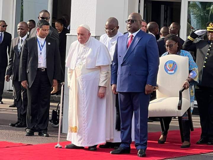 Perezida Tshisekedi yise u Rwanda umwanzi w'amahoro ya RDC imbere ya Papa Francis