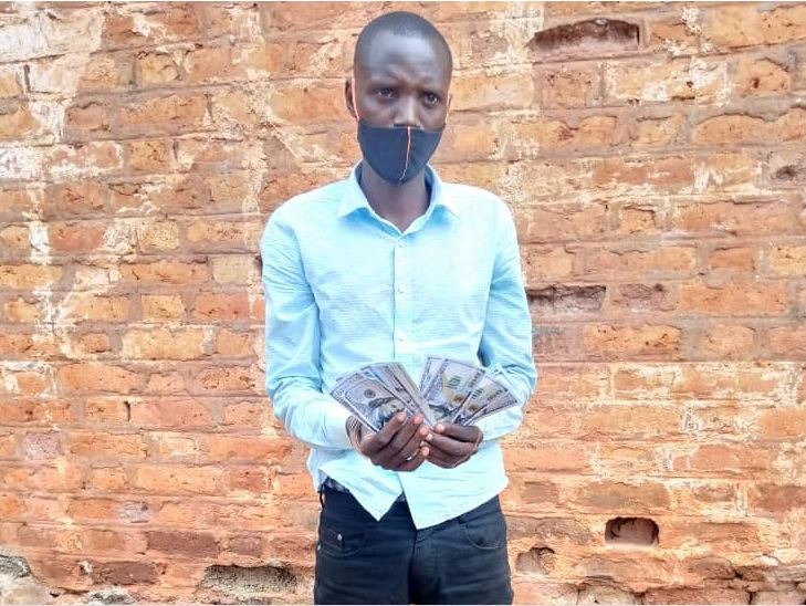 Kayonza: Umugabo yafatanywe 4,700 by'amadorali y'Amerika y'amahimbano