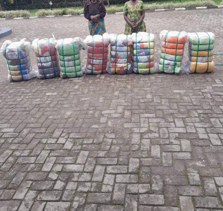 Rubavu: Umwana na nyina bafatanywe amabaro 8 y'imyenda bayakuye muri DRC