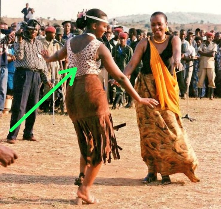 SOBANUKIRWA BYINSHI KU BUZIMA BW'UMUKOBWA WAMAMAYE MU MASHUSHO Y'INDIRIMBO TARIHINDA YA CECILE KAYIREBWA.