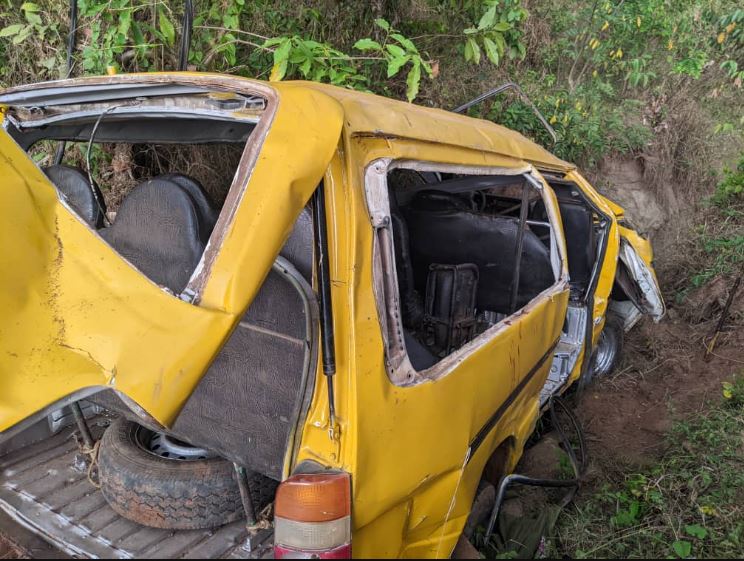 Nyamasheke: Abanyeshuli 2 bivugwa ko baguye mu mpanuka y'Imodoka yari ibavanye ku ishuri