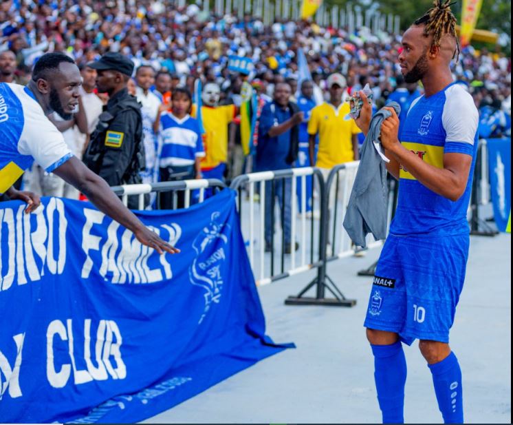 Akari kumutima wa Onana wahundagajweho amafaranga n'abafana ba Rayon Sports 
