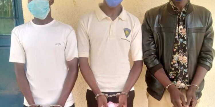 Nyagatare: Abasore batatu bafatanwe amafaranga y'amiganano arenga ibihumbi 200