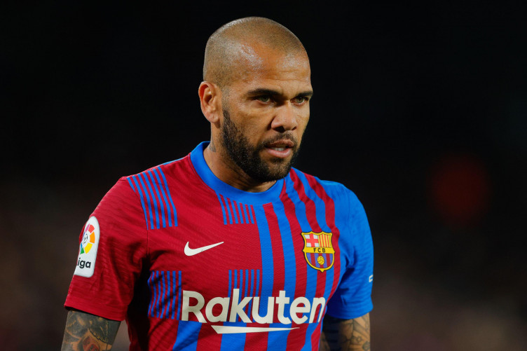 Dani Alves ari mu mazi abira nyuma yo gushinjwa gusambanya ku gahato