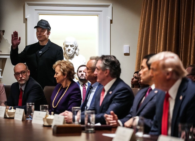 Perezida Trump yayoboye inama y'abaminisitiri ya mbere