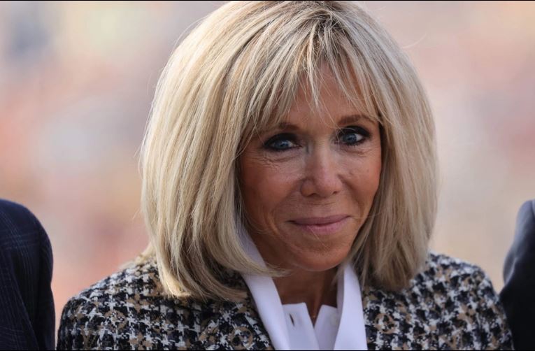 Umwuzukuru wa Brigitte Macron yakubiswe azira umwanya wa nyirakuru muri Politiki