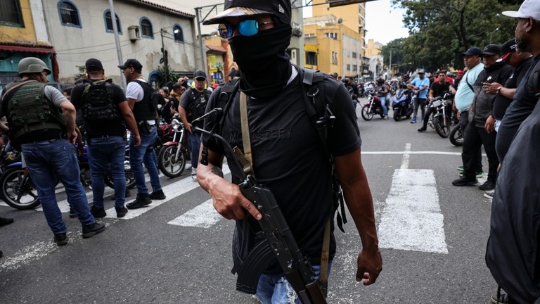 Hafi y'ibiro bya Perezida wa Venezuela humvikanye urusaku rw'amasasu