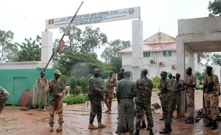 Mugihe ikibazo cya Mali kiri gufata indi ntera,Abasirikare bafashe intwaro